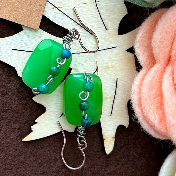 NEW! Beautiful Handcrafted Green Chrysocolla Stone Earrings - Picture 5 of 7